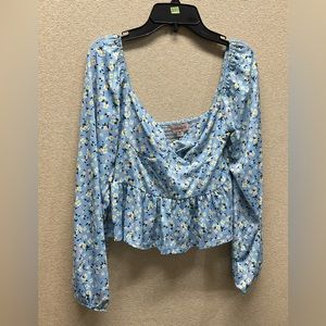 🌟 BLOOMFIELD NWOT  Blue Floral Smocked Back Crop Top
